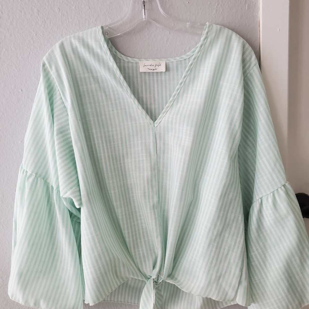 Beautiful blouse that is new w/o tag.